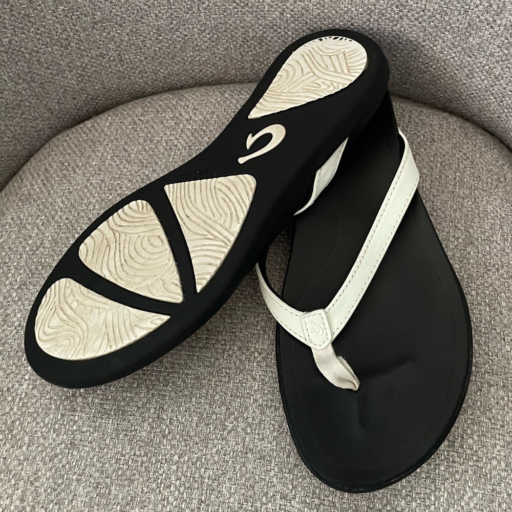 OLUKAI- Ho‘ōpio Women’s Classic Beach Sandals